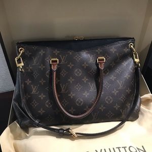 Pallas Monogram Noir